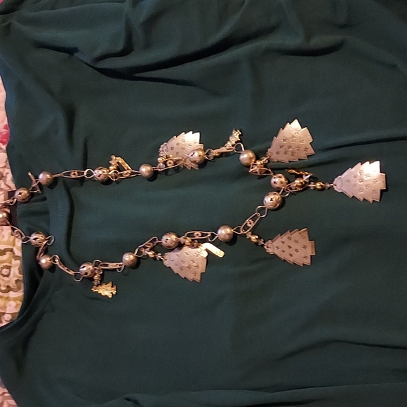 Shabby Chic Holiday Necklace - Picture 6 of 6